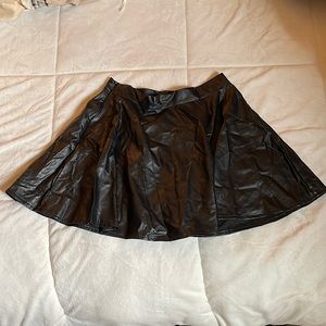 BLACK FAUX LATEX SKIRT